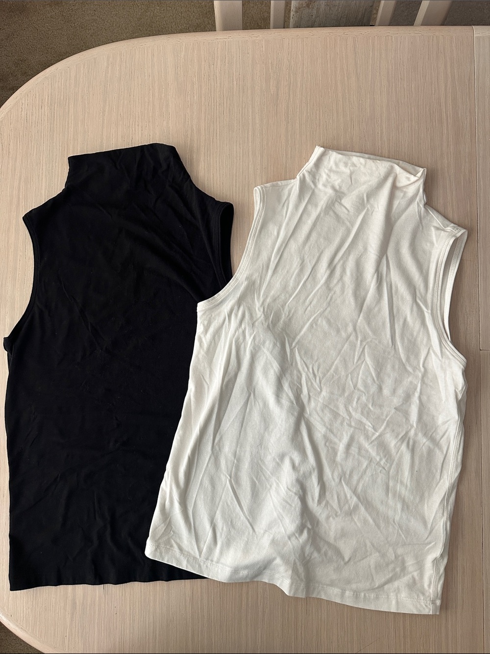 Athleta Sleeveless set 2 Mock Neck Tank - Cream & Black sz XXS